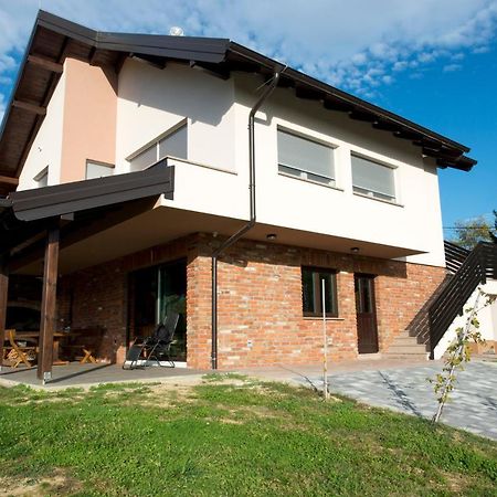 Apartman Grc Apartment Dugo Selo Exterior foto